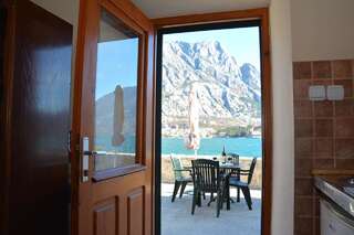 Апартаменты Apartments Tre Sorelle Котор Номер-студио с видом на море-9